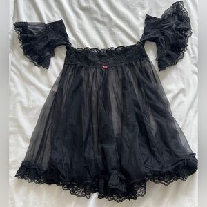 Black Sheer Lace baby doll top/slip.
Says one size but I think fits more s/m
